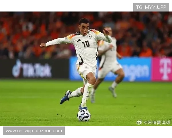 拜仁慕尼黑3-0完胜巴萨，穆夏拉传射