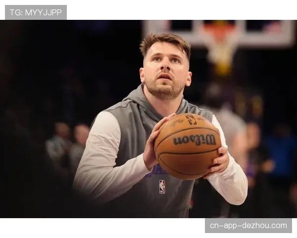 消息：东契奇因背部紧张将缺席背靠背比赛，球队强调长期健康优先