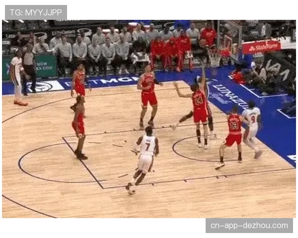 自由人队内训练赛,琼斯与斯图尔特重现经典挡拆配合 自由人队内训练赛,琼斯与斯图尔特重现经典挡拆配合